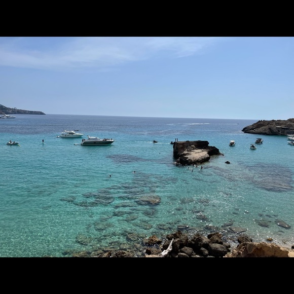 Meet your Posher, Perfect Kini - Picture 5 of 16